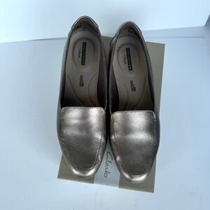 Clark’s metallic leather cushion soft loafers